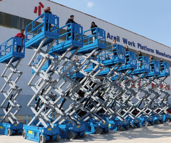 洪泽自行走升降机